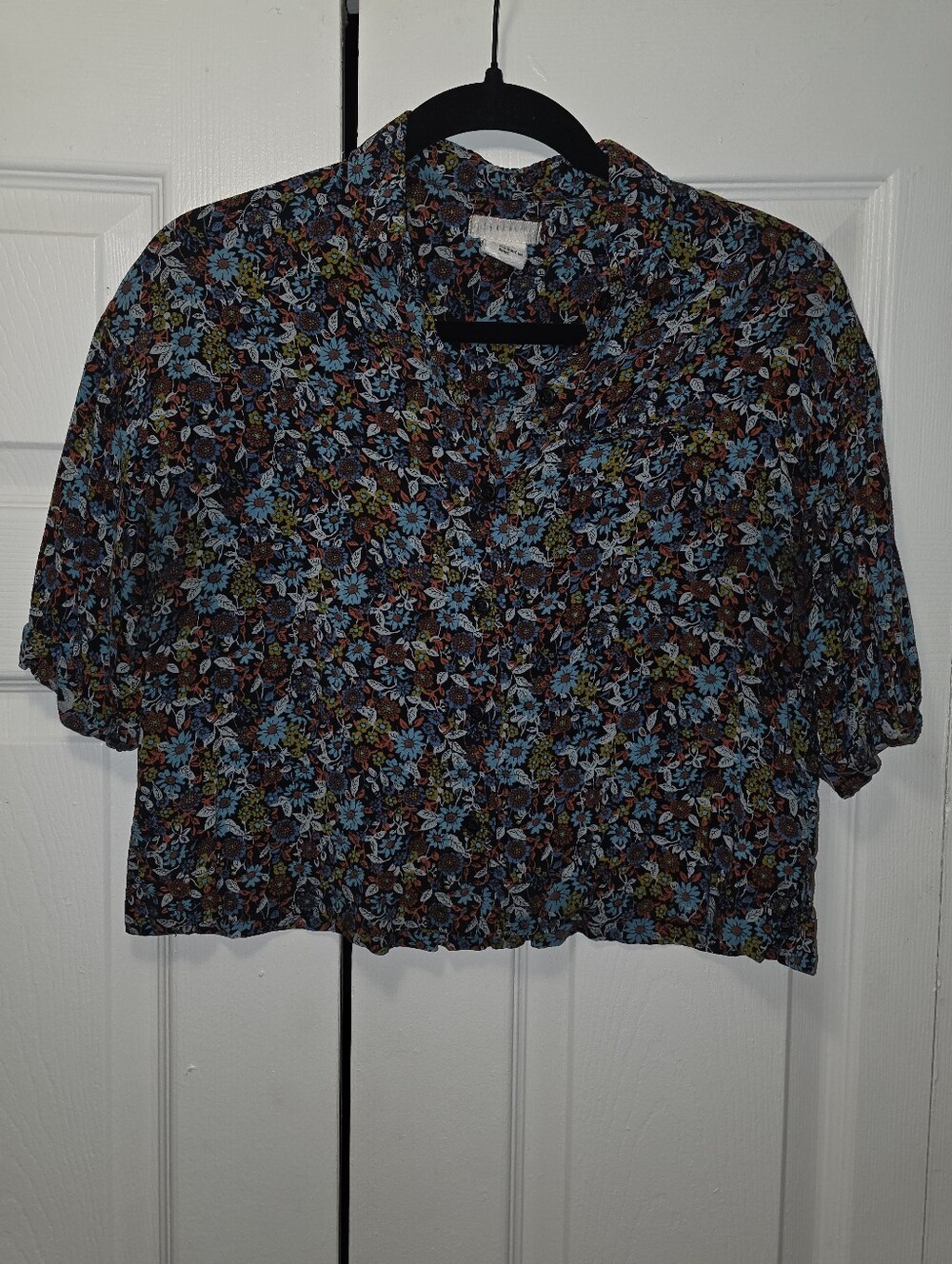 Cooperative By Urban Outfitters Boxy Cropped Floral Button Down Size XS
